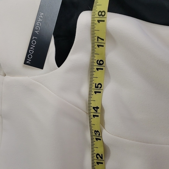 Maggie London NWT 10 Cream&Navy Dropped Shoulder Notched Neckline Classy! - Picture 10 of 16